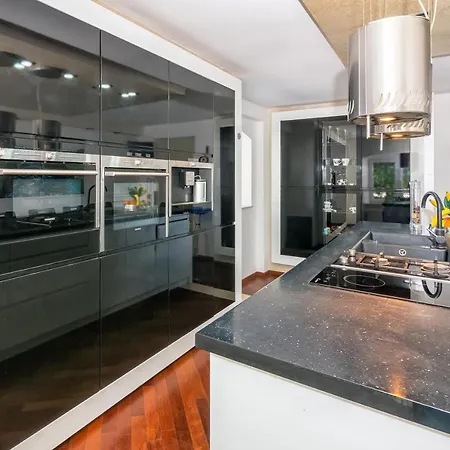 Stone Garden Villa, Heated Pool & Outdoor Cinema *