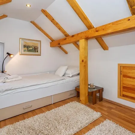 Stone Garden Villa, Heated Pool & Outdoor Cinema