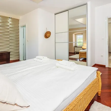 Stone Garden Villa, Heated Pool & Outdoor Cinema * Trilj