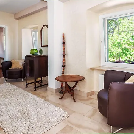 Stone Garden Villa, Heated Pool & Outdoor Cinema Βίλα