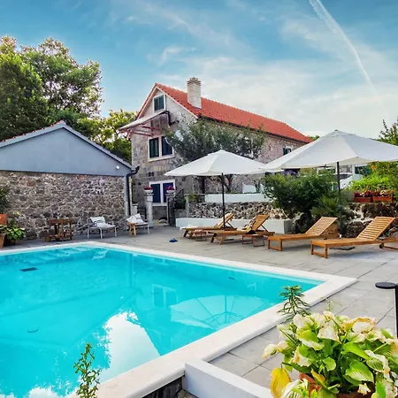 Βίλα Stone Garden Villa, Heated Pool & Outdoor Cinema
