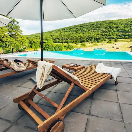 Stone Garden Villa, Heated Pool & Outdoor Cinema Trilj