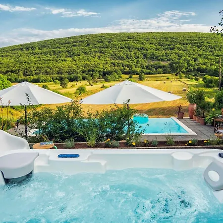 Stone Garden Villa, Heated Pool & Outdoor Cinema * Trilj