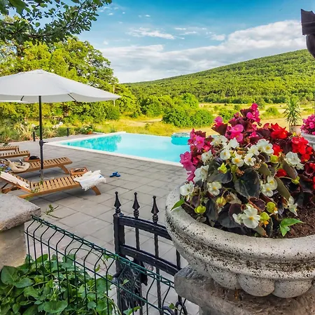 Βίλα Stone Garden Villa, Heated Pool & Outdoor Cinema