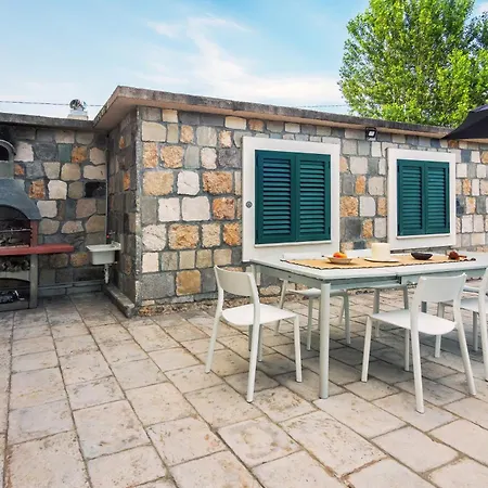 Βίλα Stone Garden Villa, Heated Pool & Outdoor Cinema *