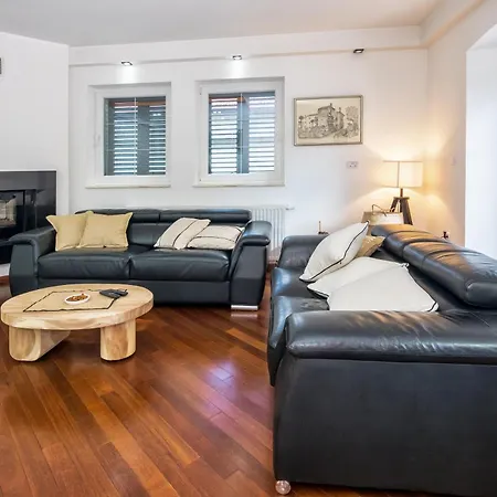 Stone Garden Villa, Heated Pool & Outdoor Cinema Βίλα Trilj